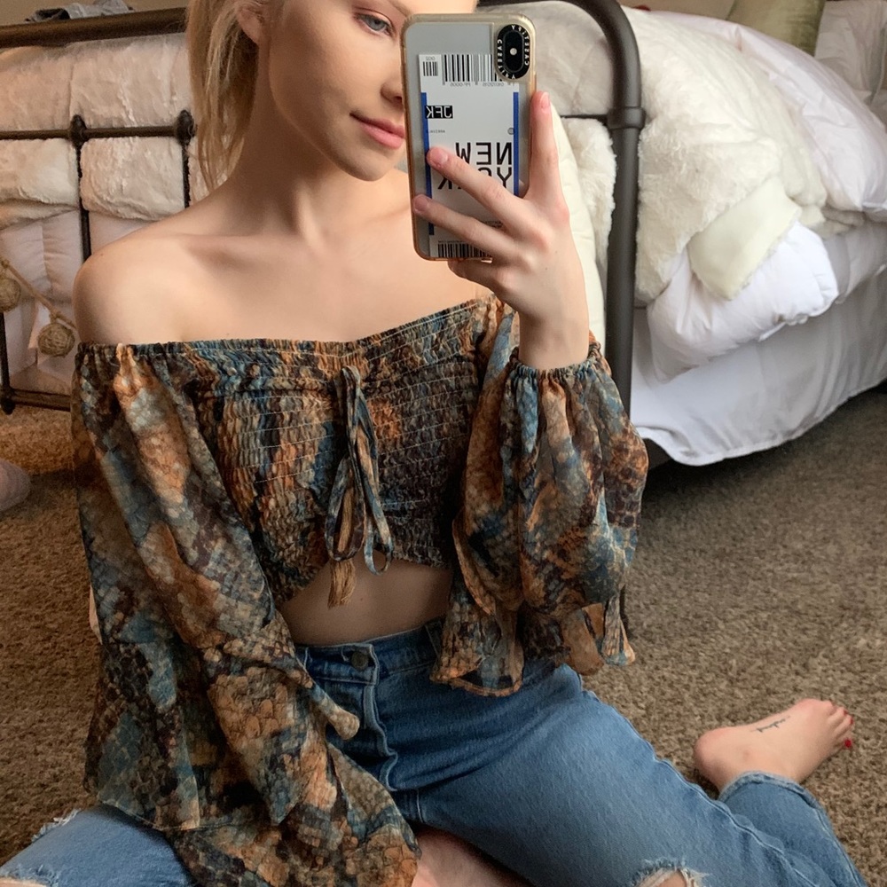 Multicolored rouched crop